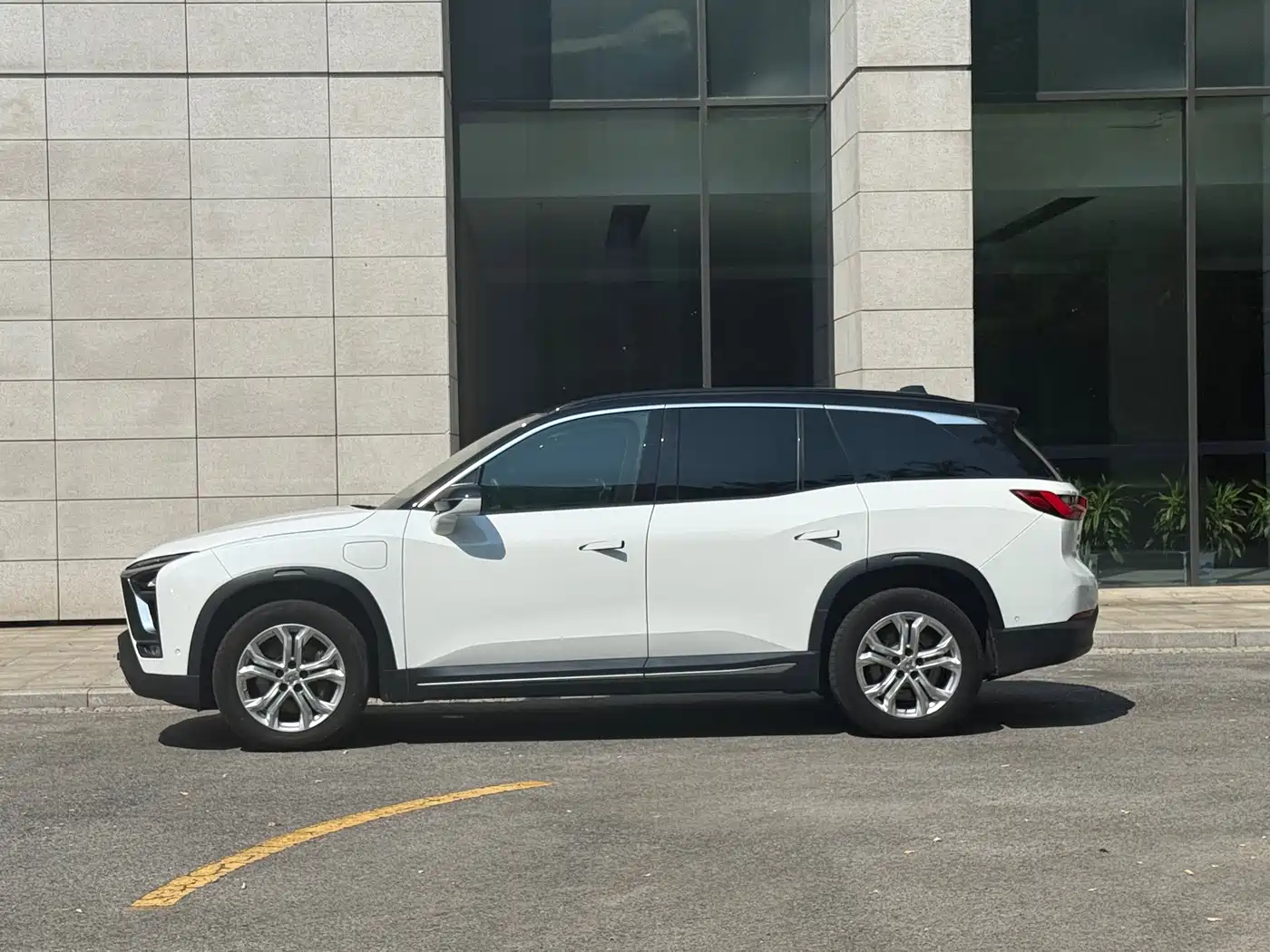 NIO ES8 2018 2018 355KM Base Model 7-Seater Version