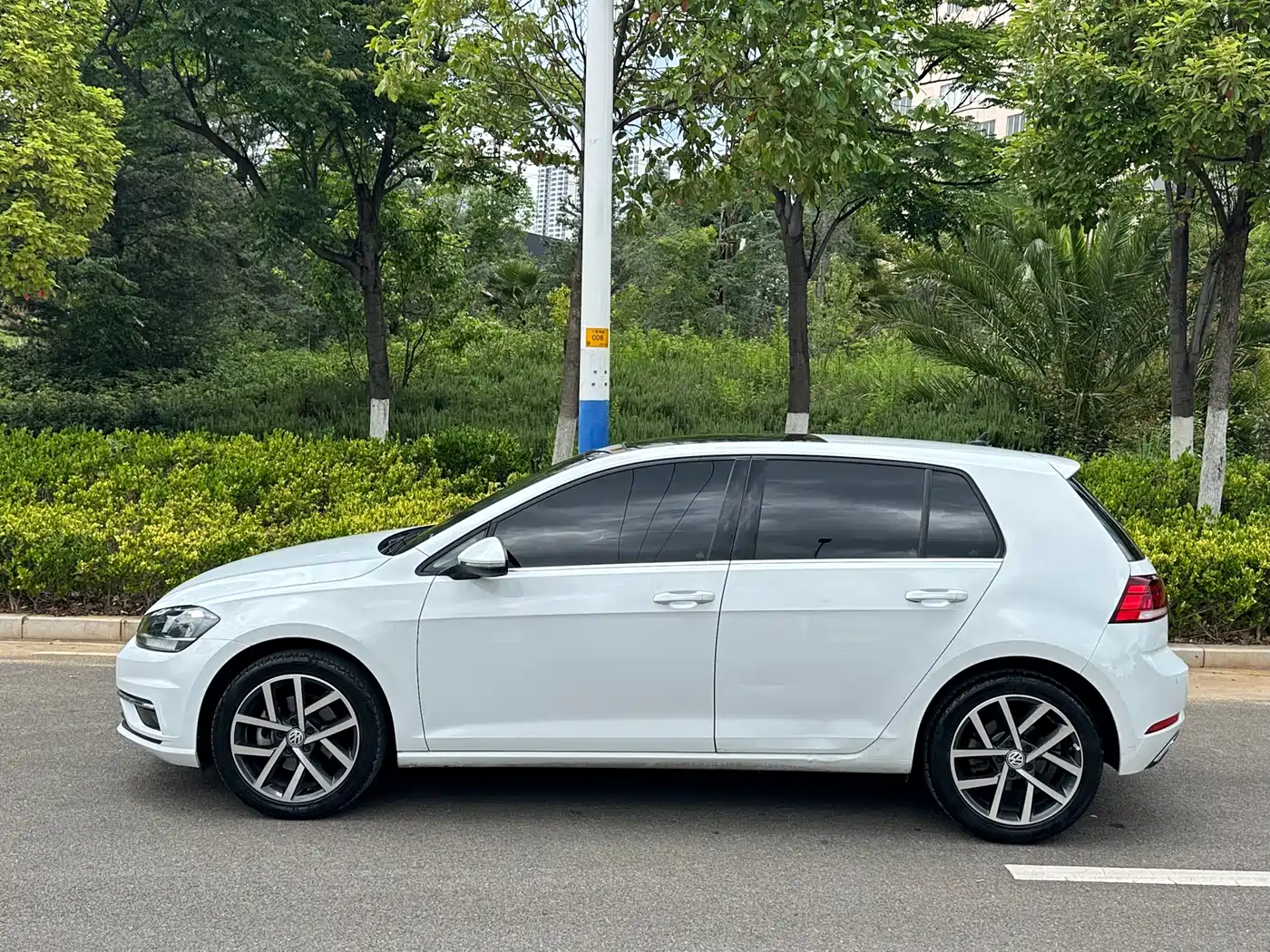 Volkswagen Golf 2020 Beloved Edition 280TSI DSG Comfort фото 3