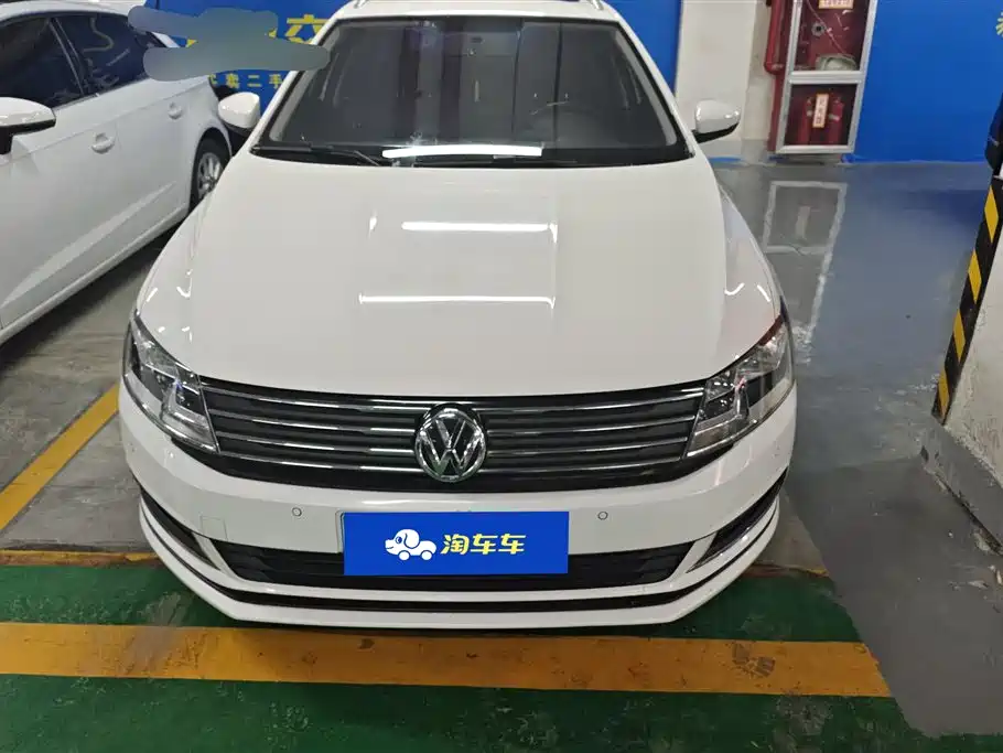 Volkswagen Lavida Tour 2015 1.6L Automatic Comfort Edition фото 2