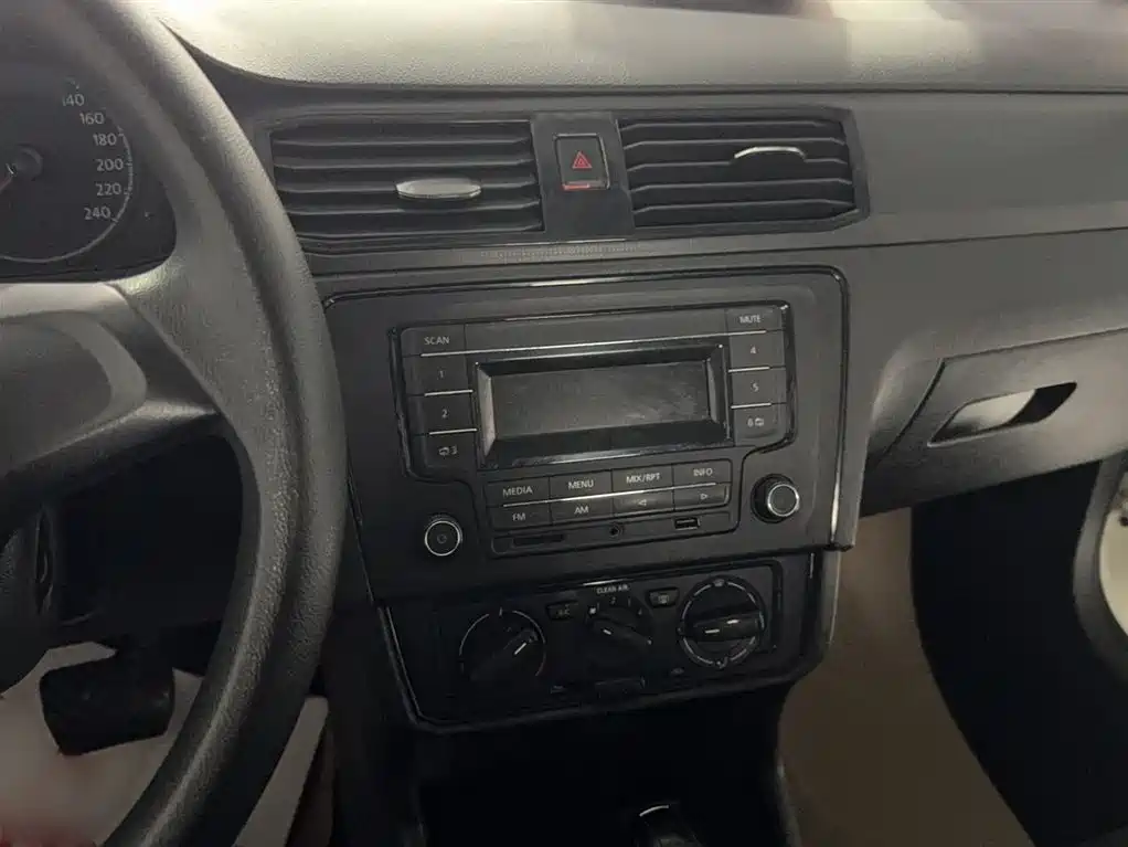 VOLKSWAGEN SANTANA