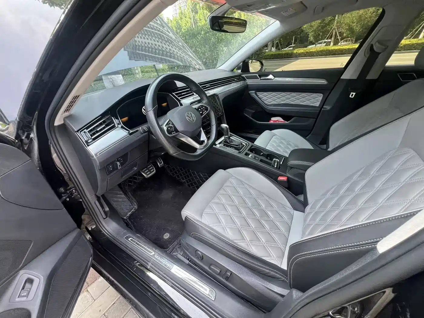 Volkswagen Magotan 2023 2 Million Units Anniversary Edition 330TSI DSG Leading Type фото 3
