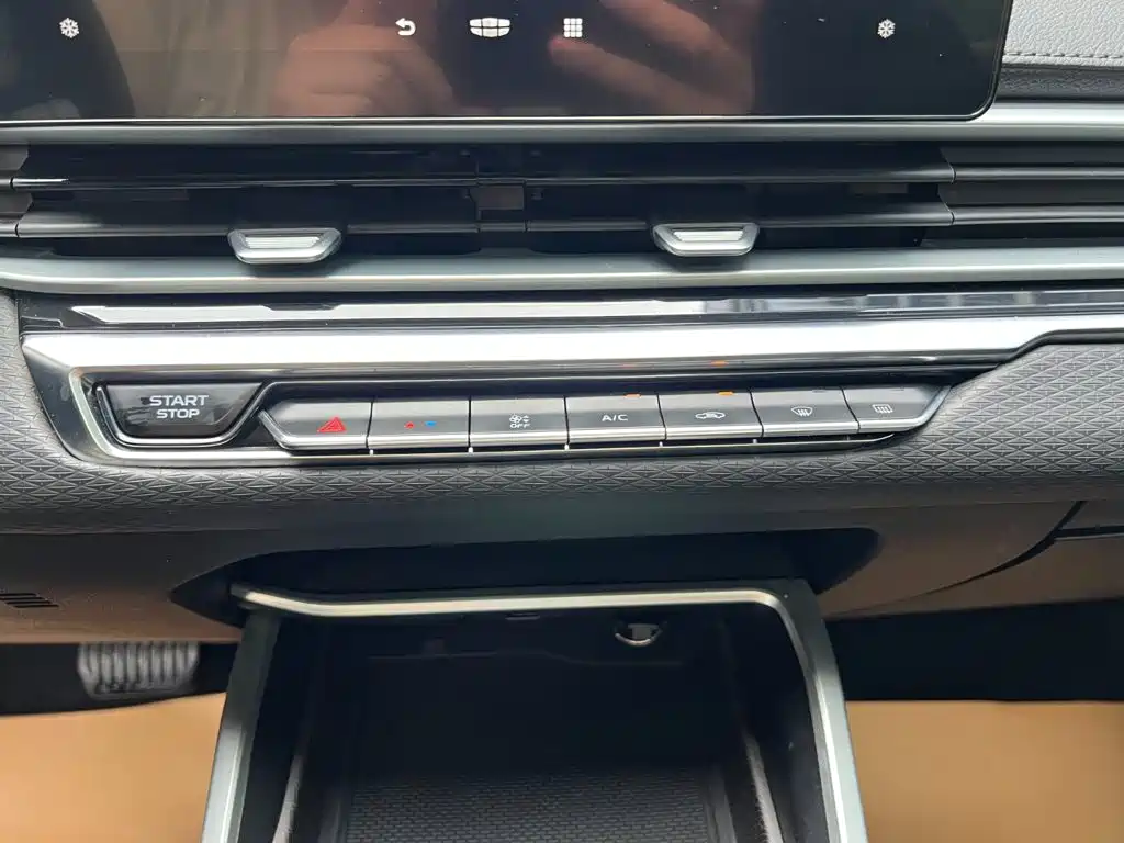Фото 12 - Geely Emgrand