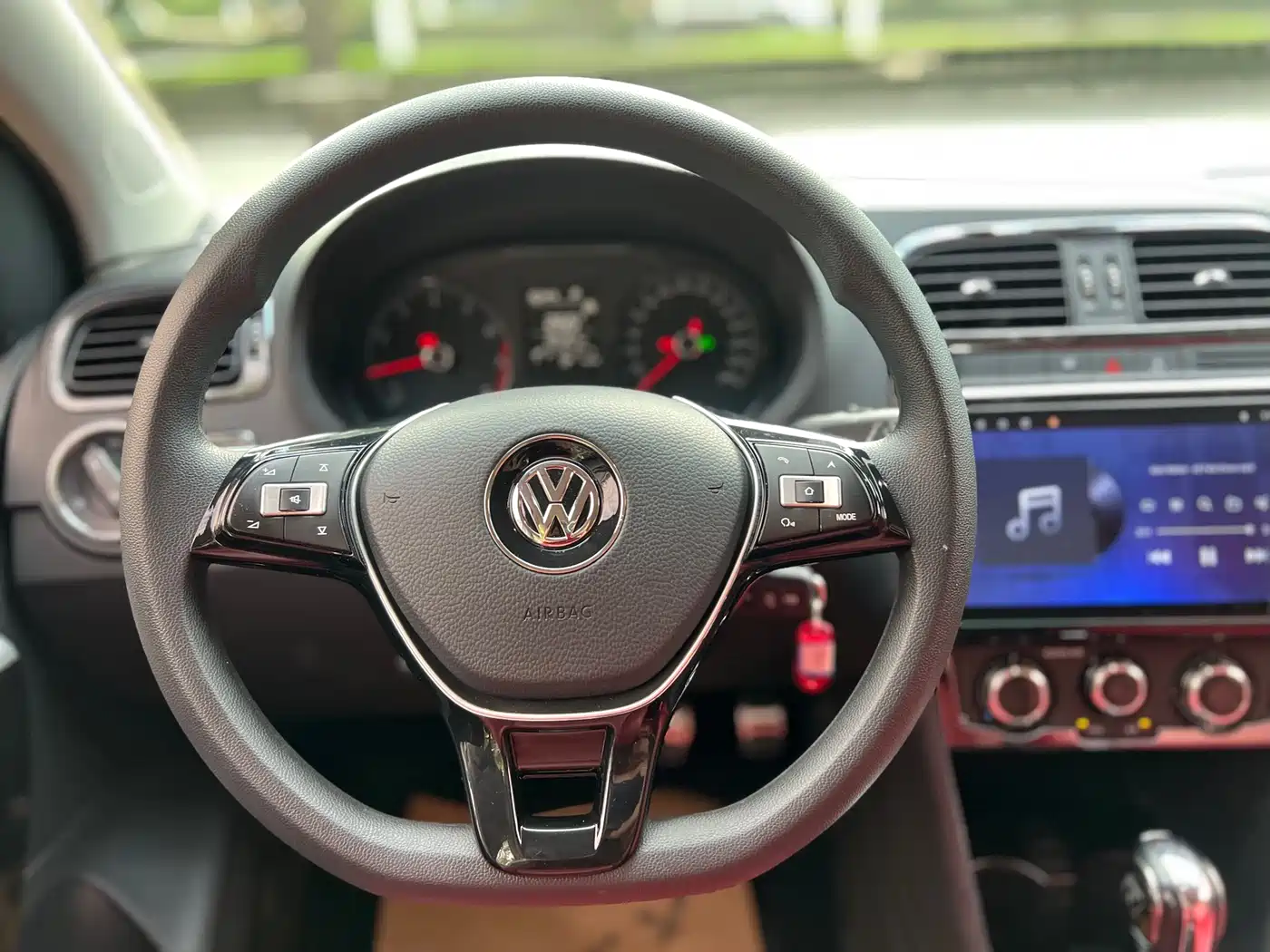Volkswagen Polo 2018 1.5L Auto Safe Drive фото 11