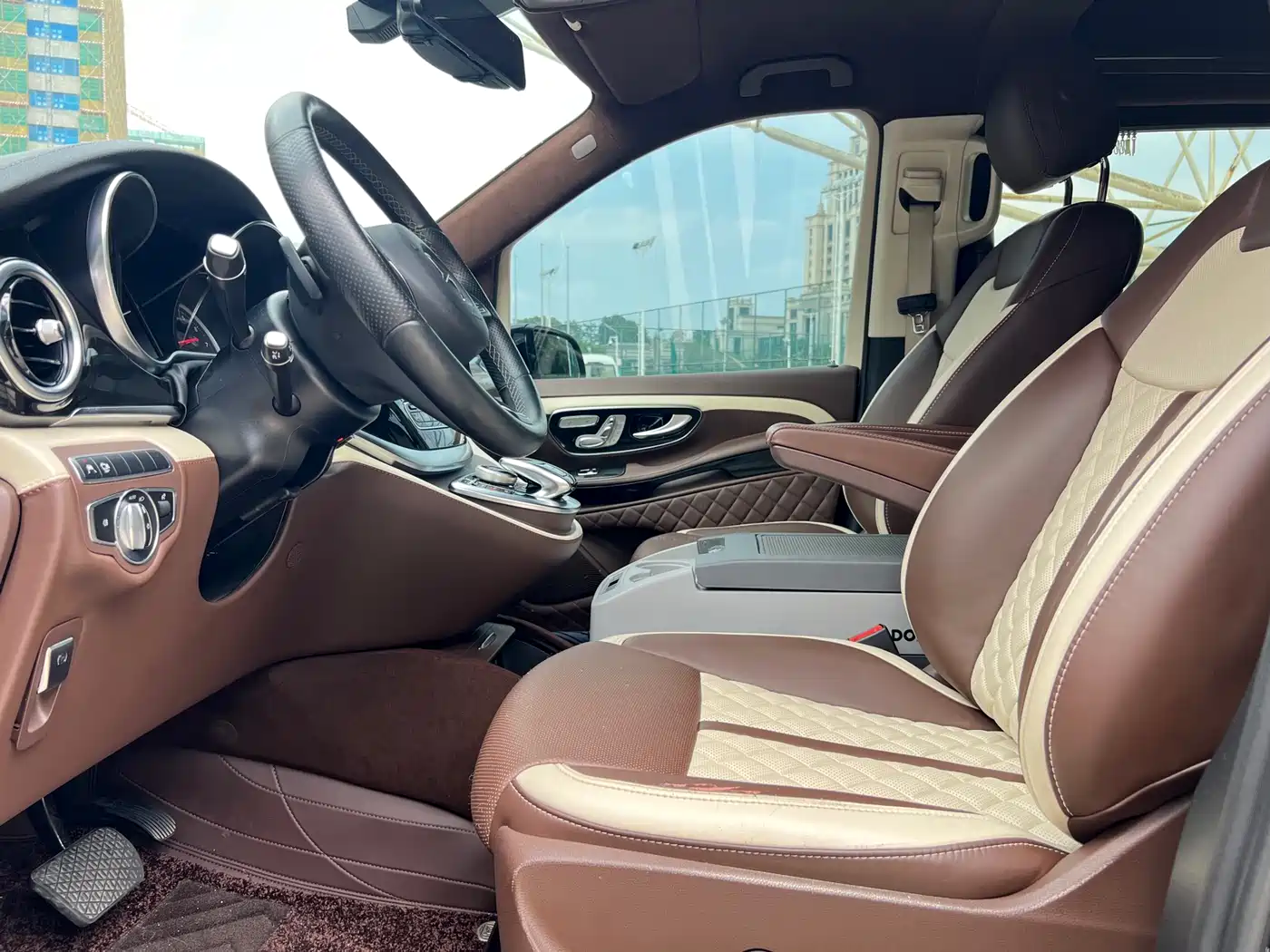 Mercedes-Benz V-Class 2018 V 260 L Premium Long Wheelbase Edition China VI фото 7