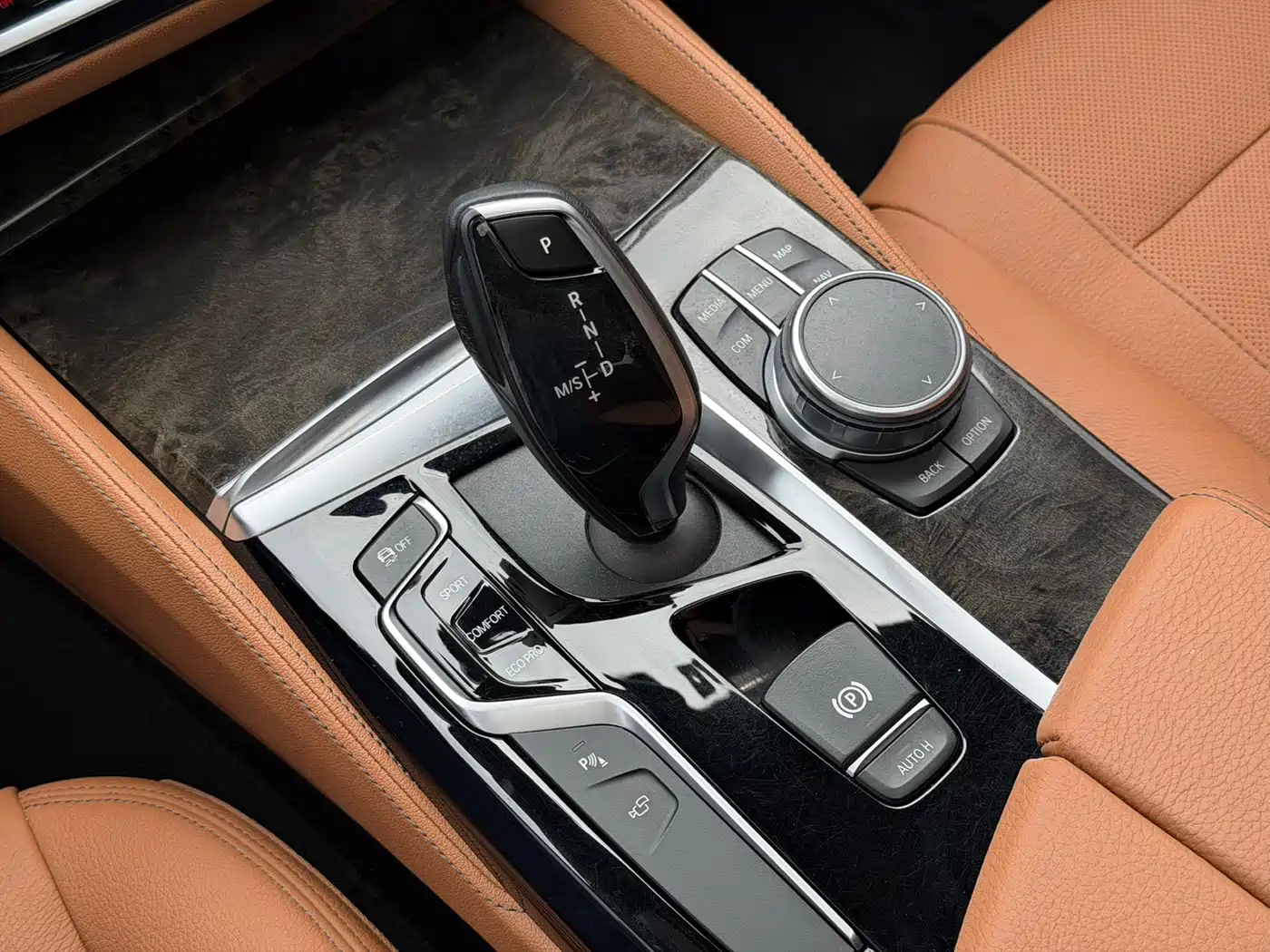 BMW 5 Series 2020 530Li Exclusive M Sport Package фото 10