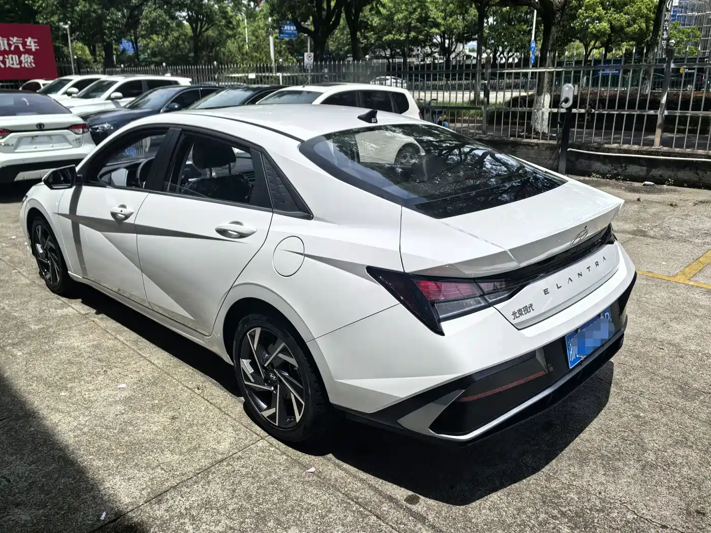 Hyundai Elantra 2023 1.5L CVT GLX Elite Edition фото 12