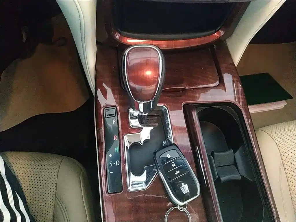 Toyota Crown 2015 2.0T Fashion фото 6