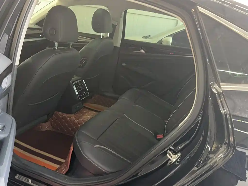 Volkswagen Passat 2023 330TSI Starlight Elite Edition фото 14
