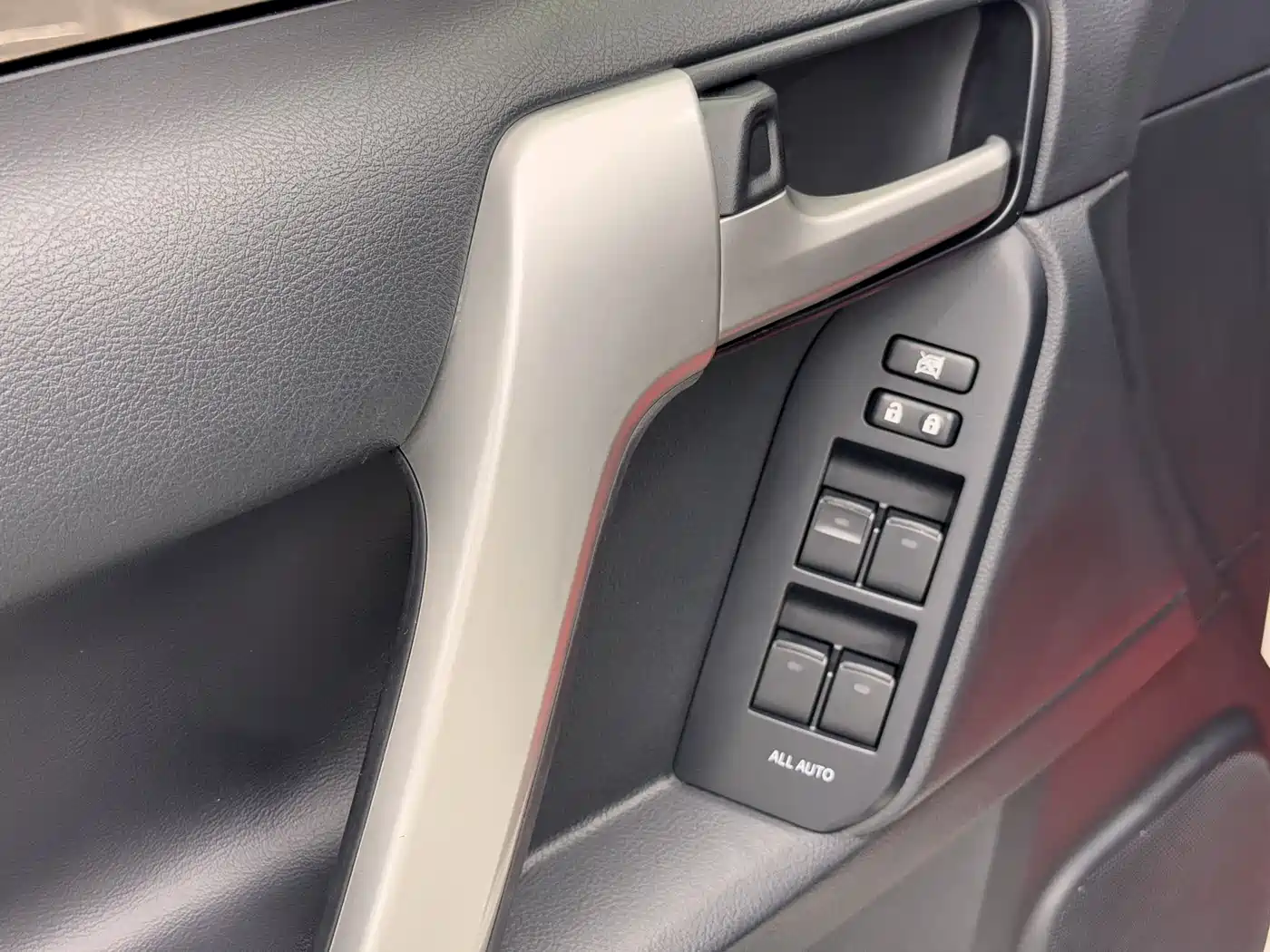 Toyota Prado 2018 3.5L Auto TX-L фото 21