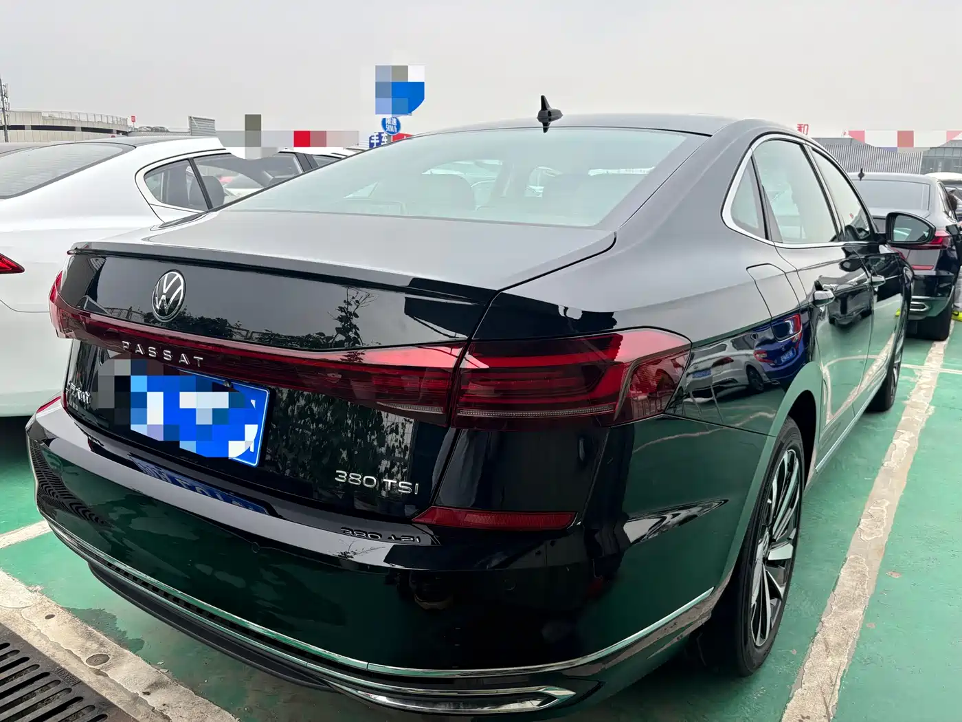 Volkswagen Passat 2024 380TSI Elite Edition фото 4