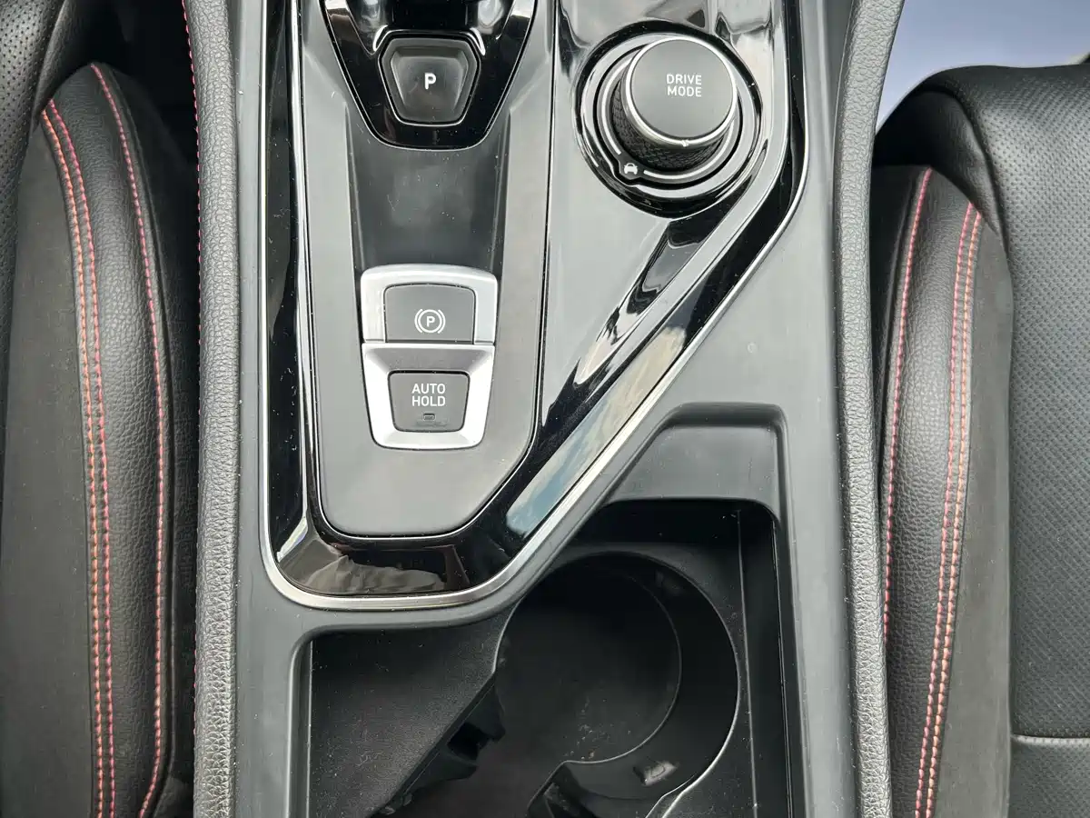 Lynk & Co 03 2018 1.5TD DCT Power Pro Version China V фото 15