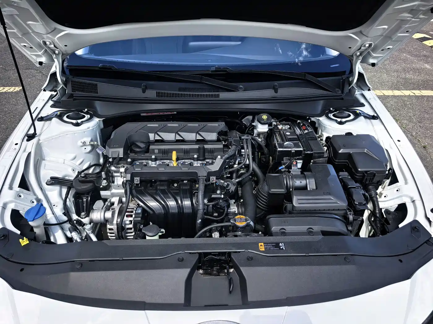Hyundai Elantra 2023 Model 1.5L CVT LUX Premium Edition фото 18
