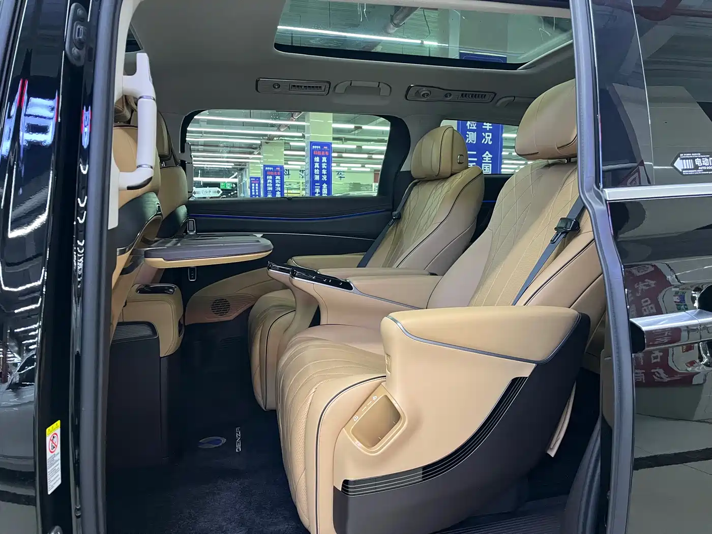 Denza D9 2024 DM-i 980 AWD Prestige фото 8