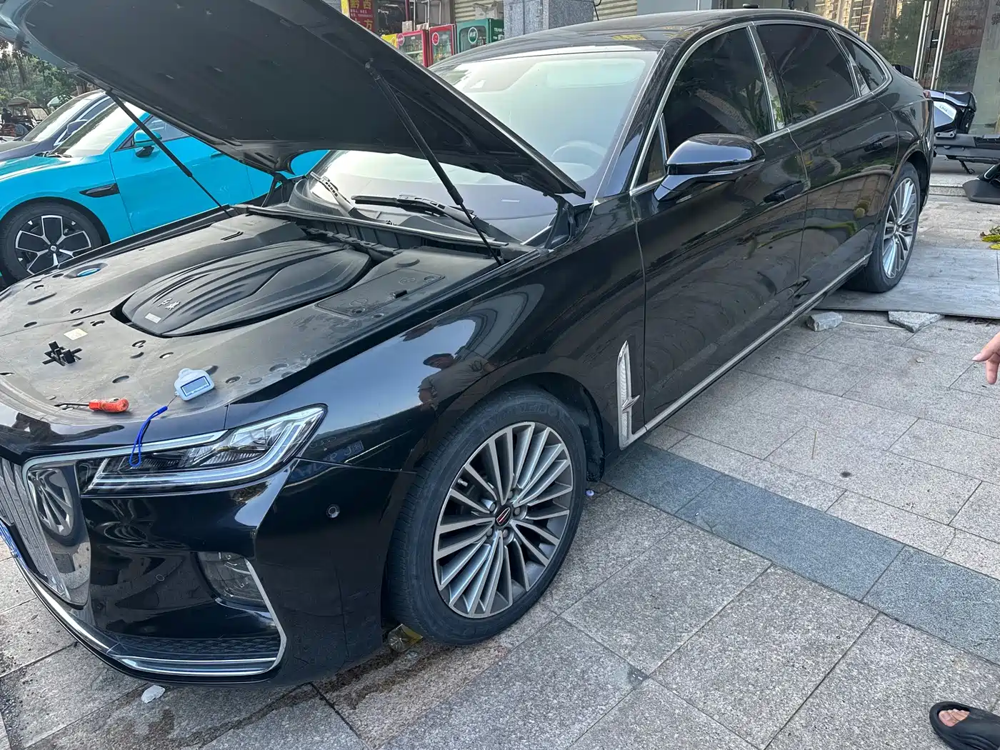 Фото 2 - Hongqi H9