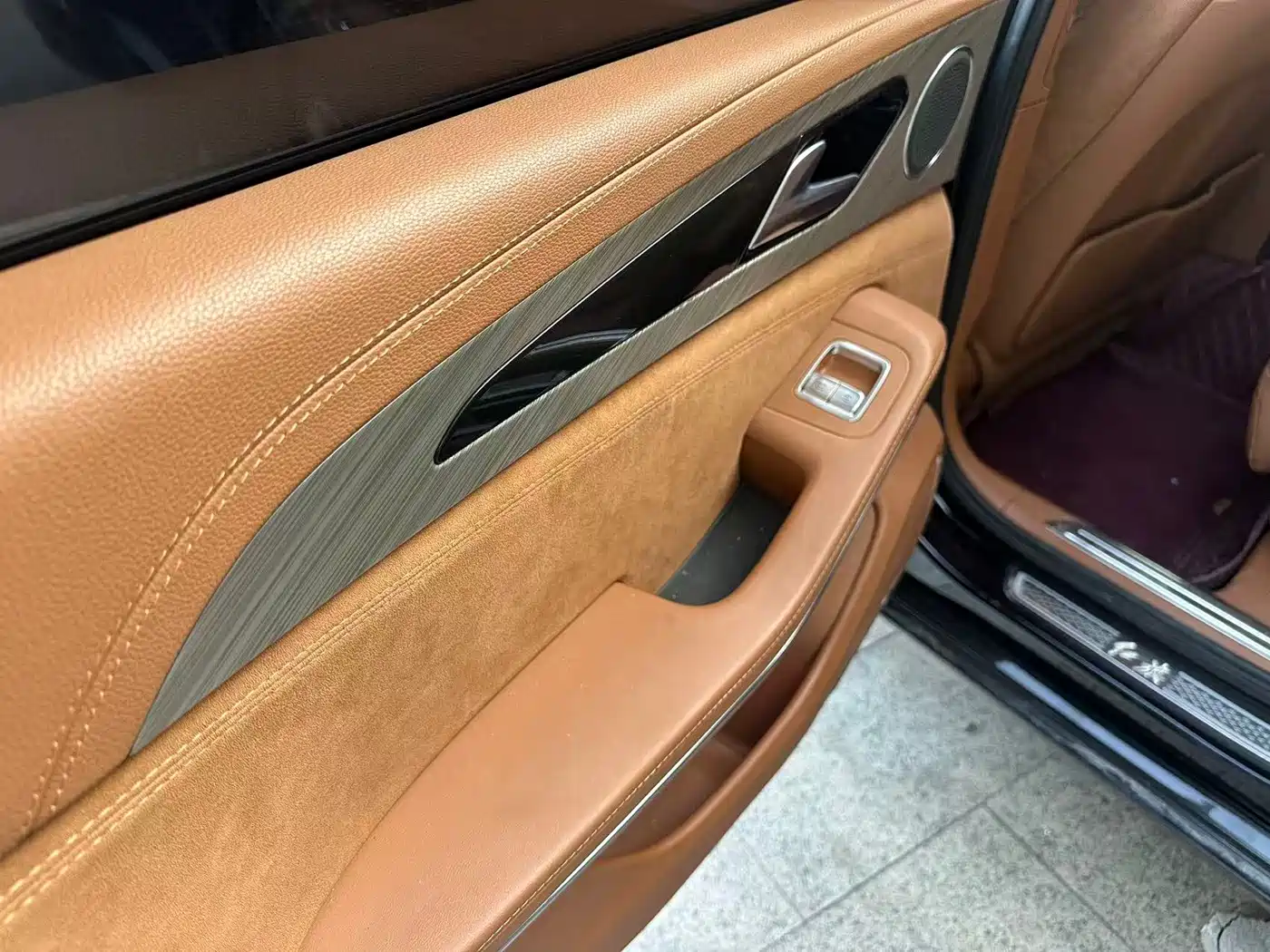 Фото 6 - Hongqi H9