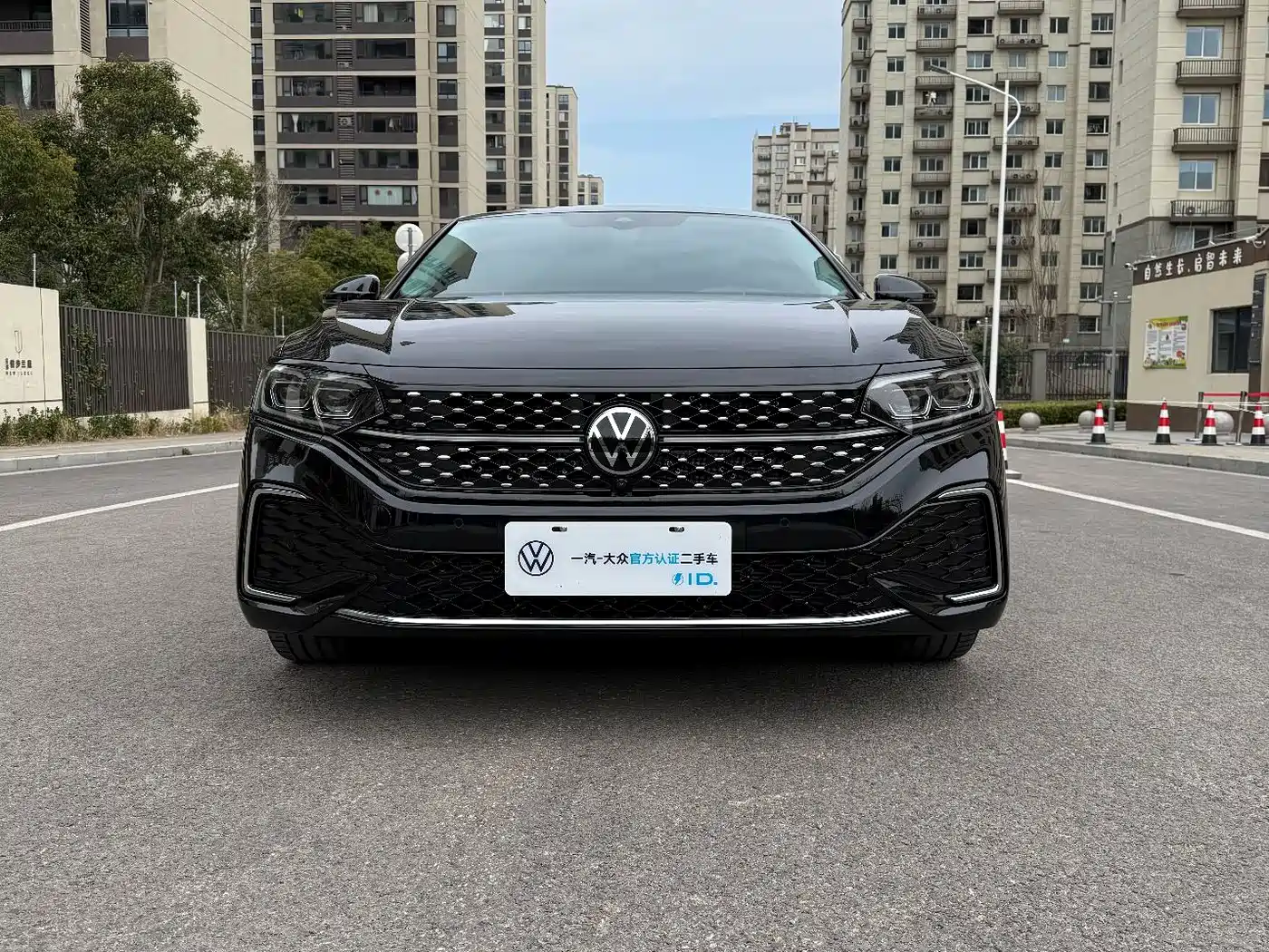 Volkswagen Passat 2023 330TSI Starlight Luxury Edition фото 2