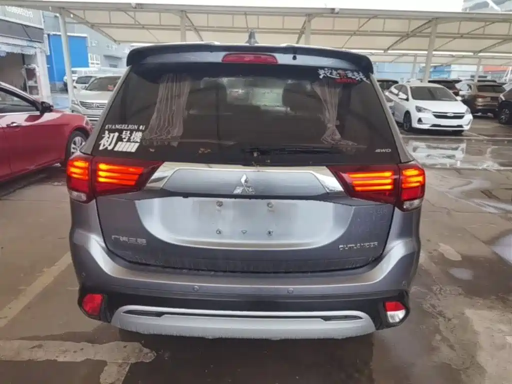 MITSUBISHI OUTLANDER