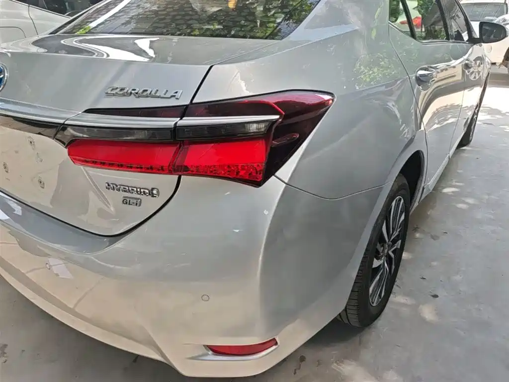 Toyota Corolla 2017 Facelift Hybrid 1.8L E-CVT Elite Edition фото 8