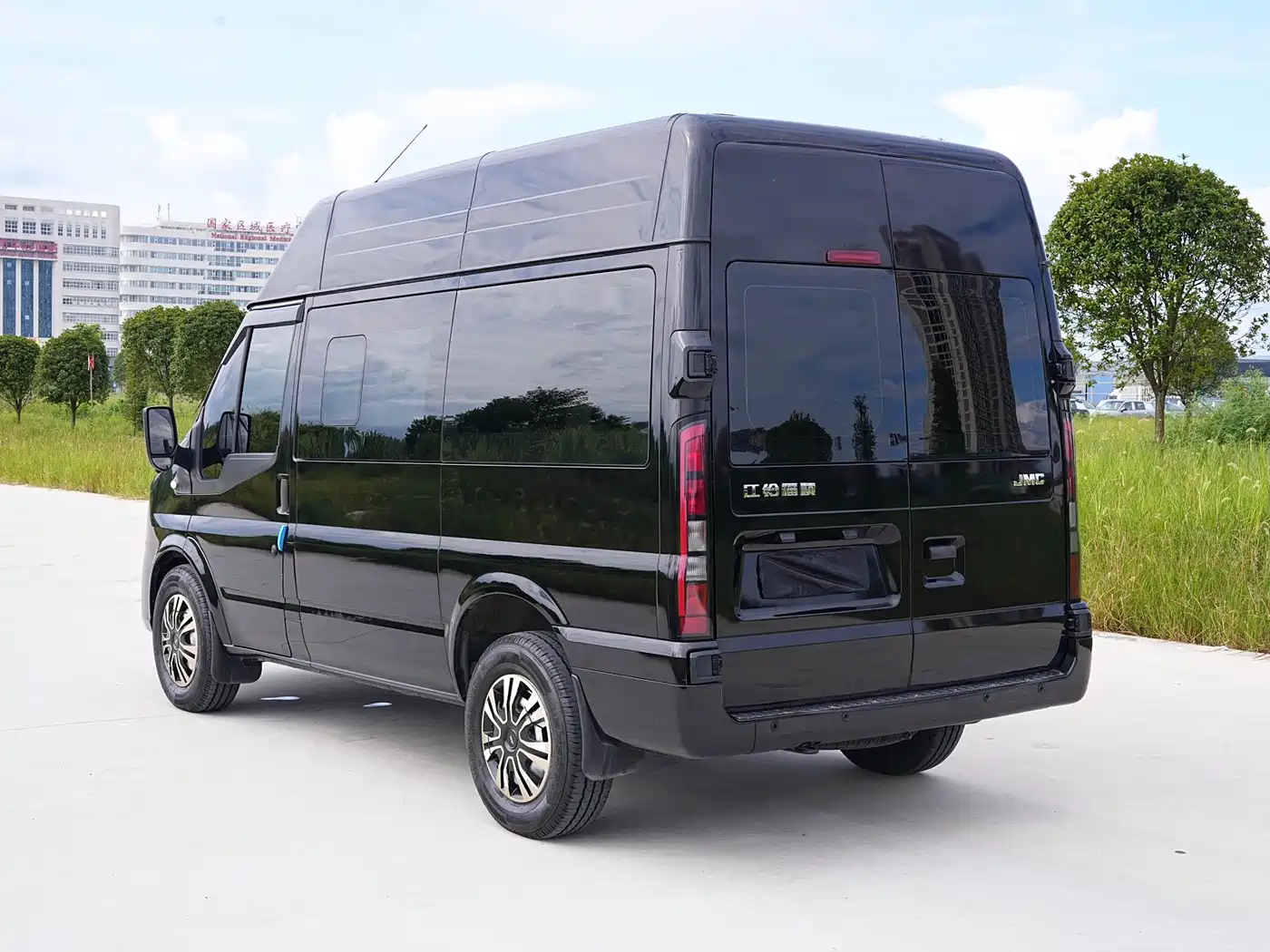 Jiangling JMC Fushun 2025 2023 Model 2.0T Automatic Short Wheelbase Medium Roof Commercial MPV 6 Seats
