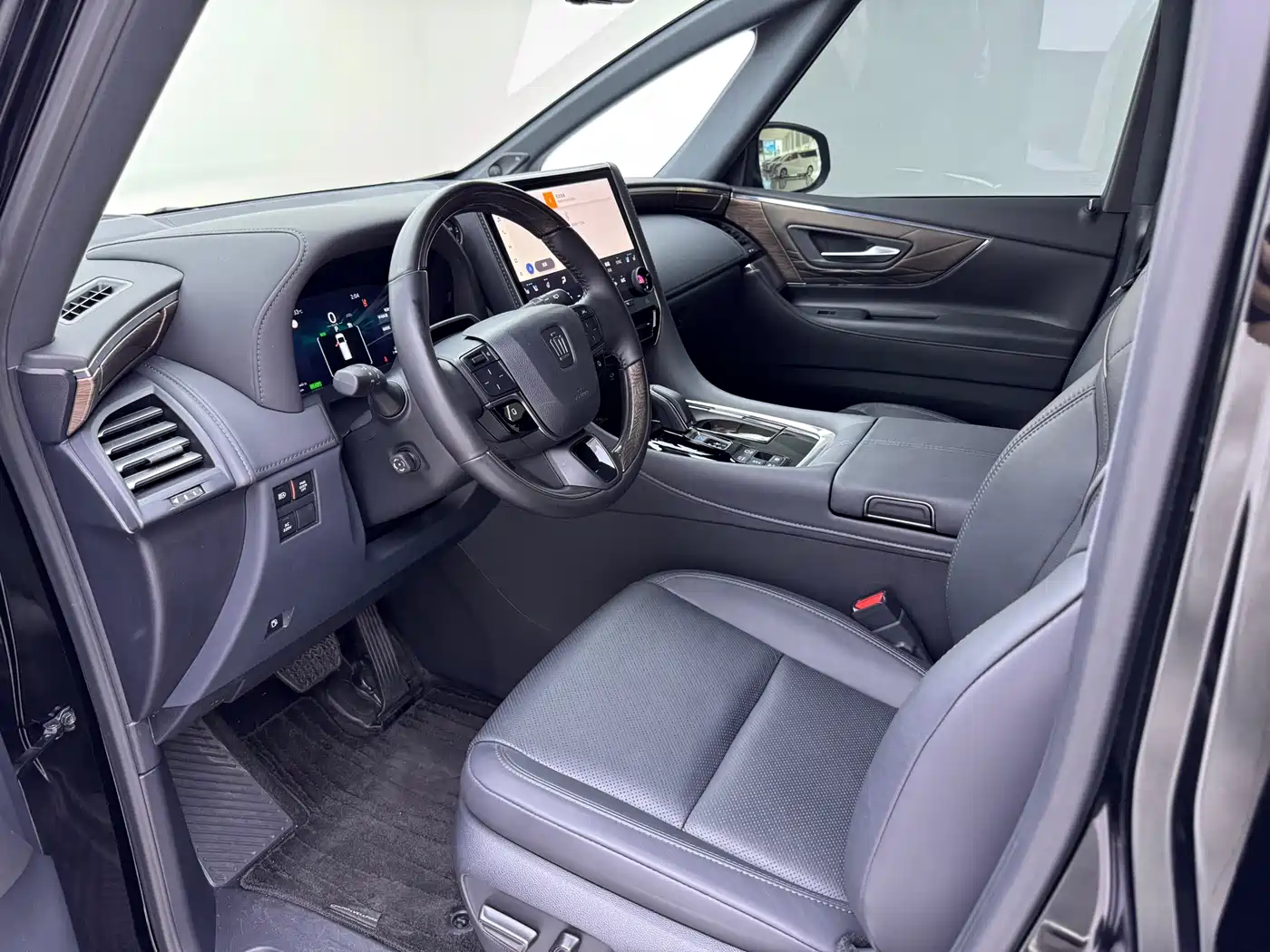 Toyota Vellfire 2024 Crown Hybrid 2.5L Premium Edition фото 3