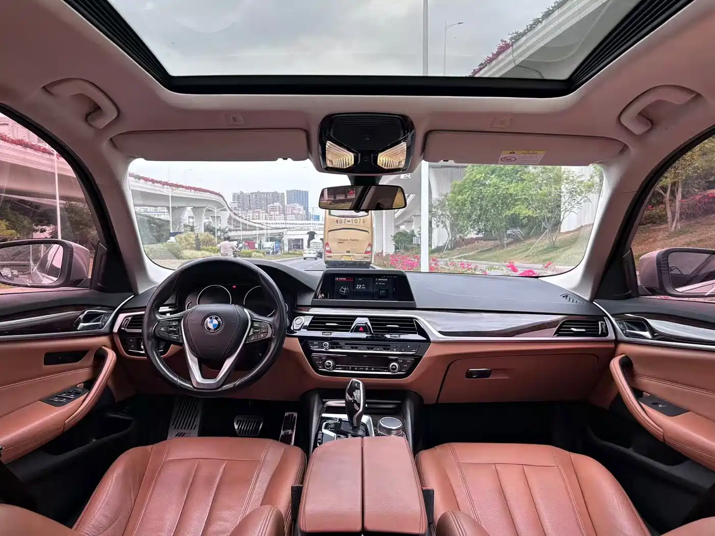 BMW 5 Series 2018 528Li Launch Special Edition фото 13
