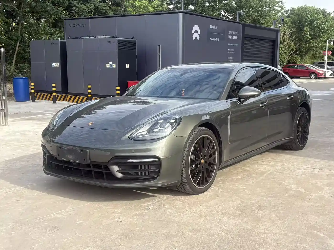 Porsche Panamera 2022 Panamera Executive Long Wheelbase Platinum Edition 2.9T фото 2