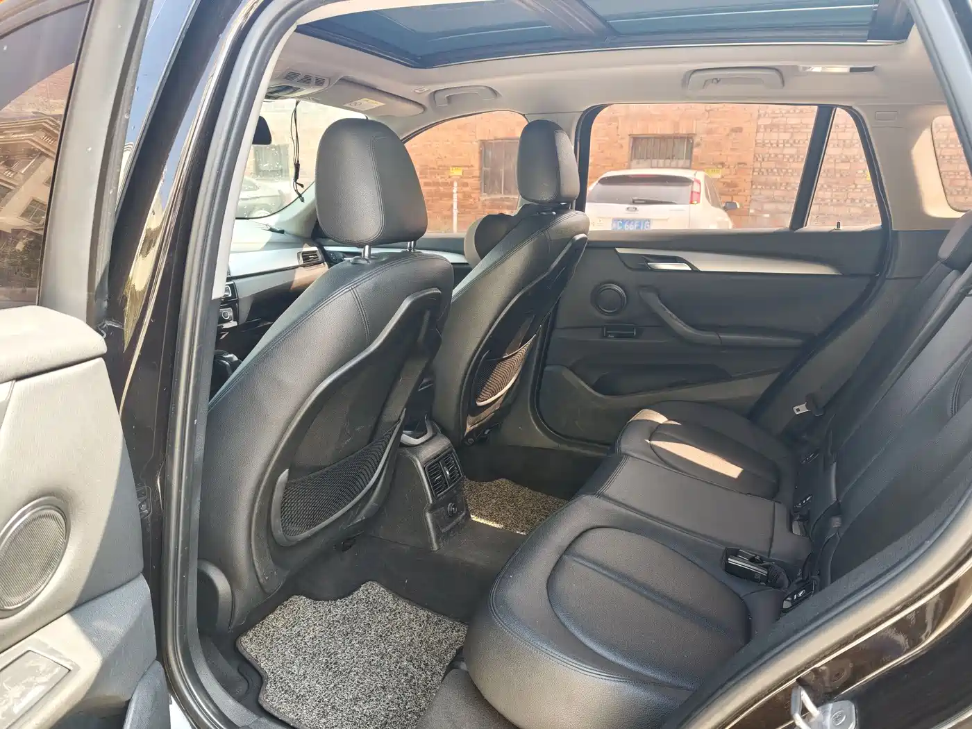 BMW X1 2016 sDrive18Li Premium Model фото 9