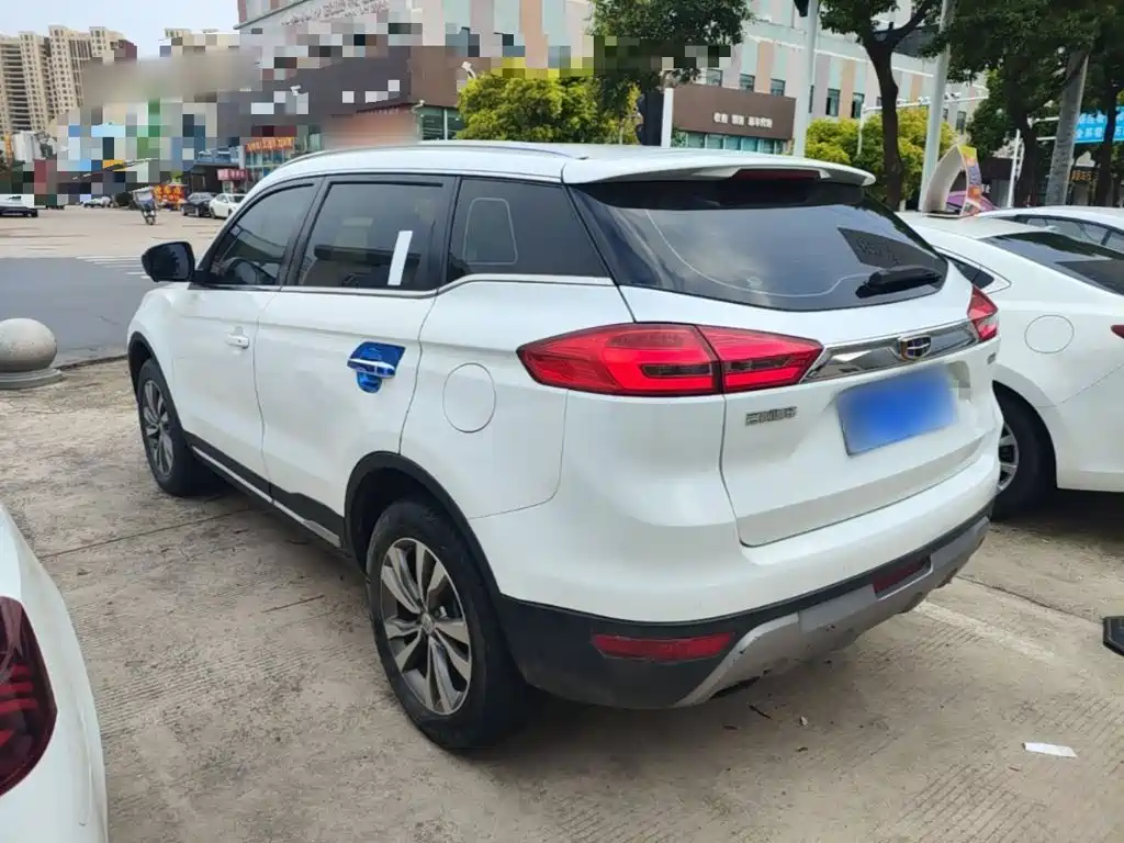 Фото 5 - Geely Atlas
