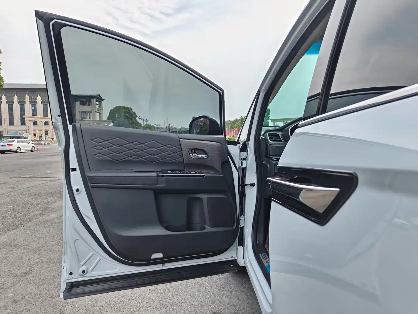 Honda Elysion 2024 2024 2.0L e:HEV Luxury Edition