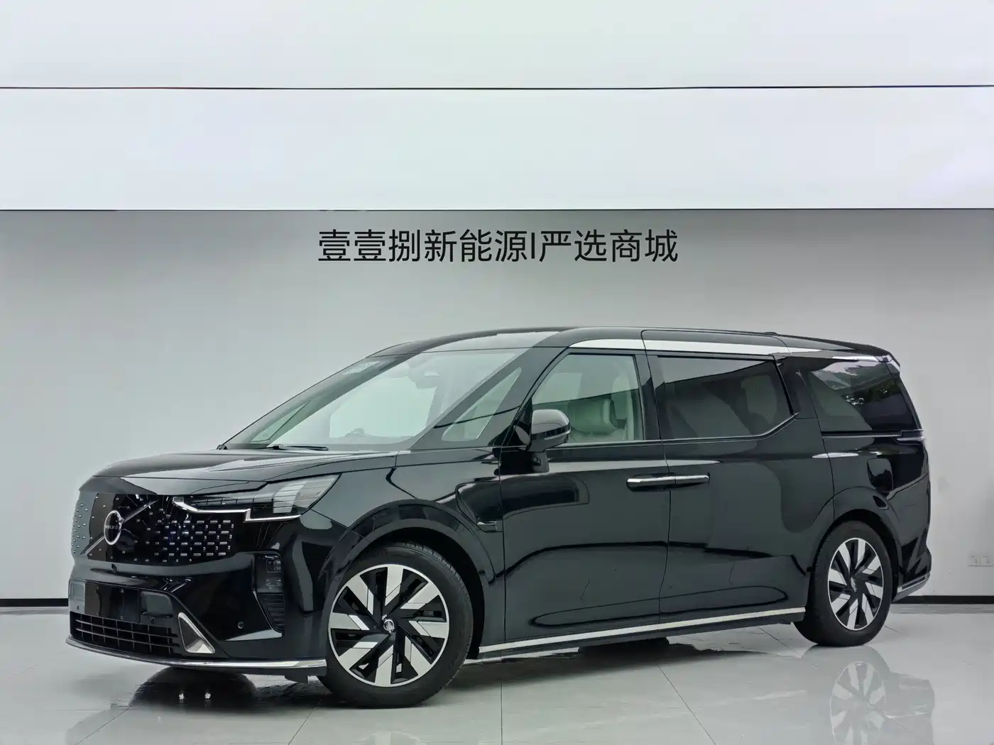Volvo EM90 2025 Ultra Six-Seater