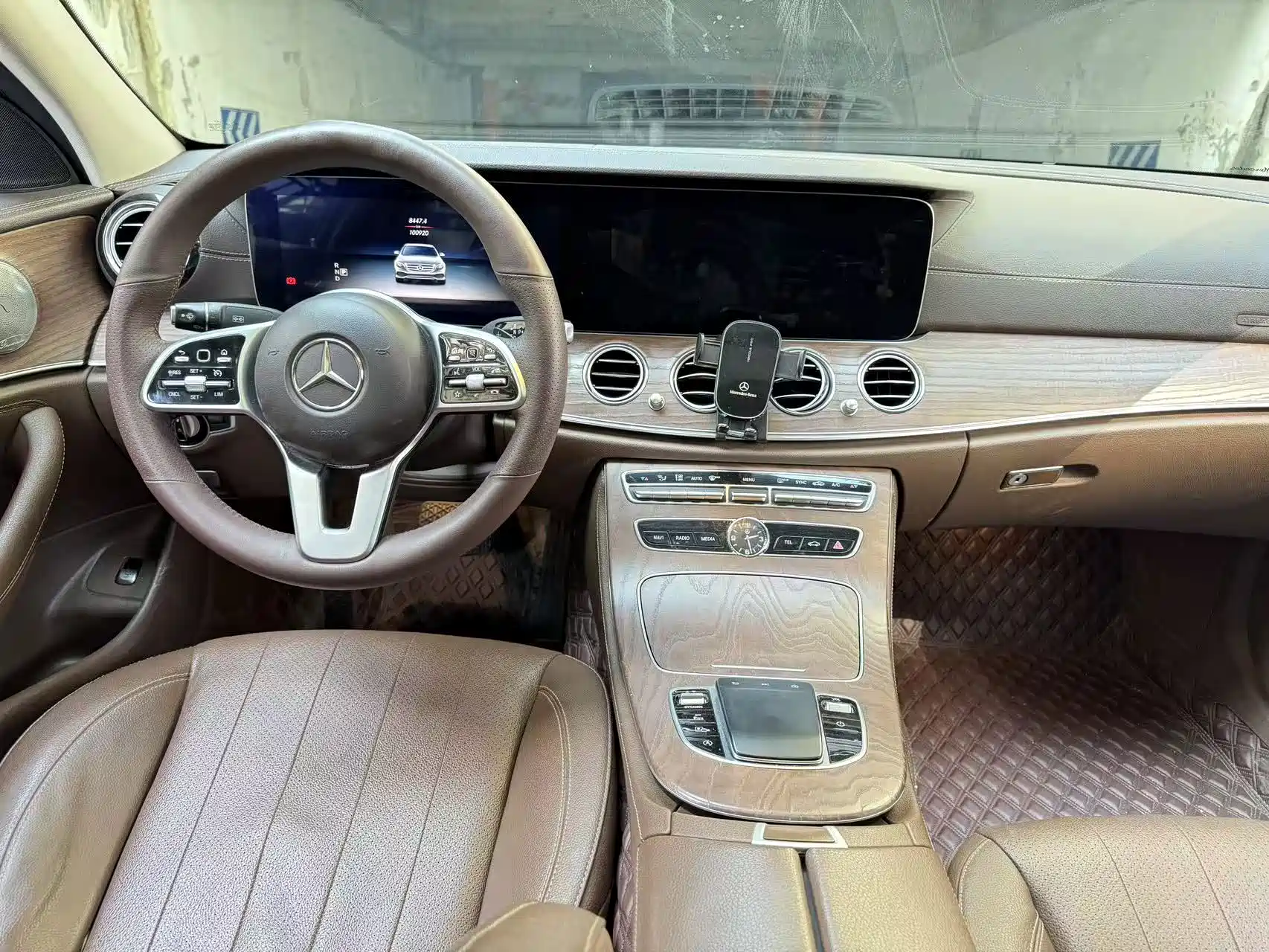 Фото 10 - Mercedes-Benz E-Class