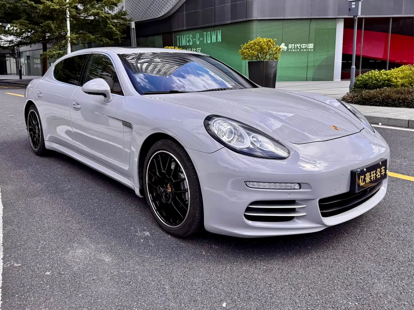 Porsche Panamera 2016 Panamera Executive Edition 3.0T фото 3