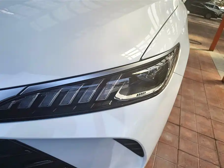 BYD Qin PLUS 2025 DM-i Smart Drive 55KM Leader фото 5