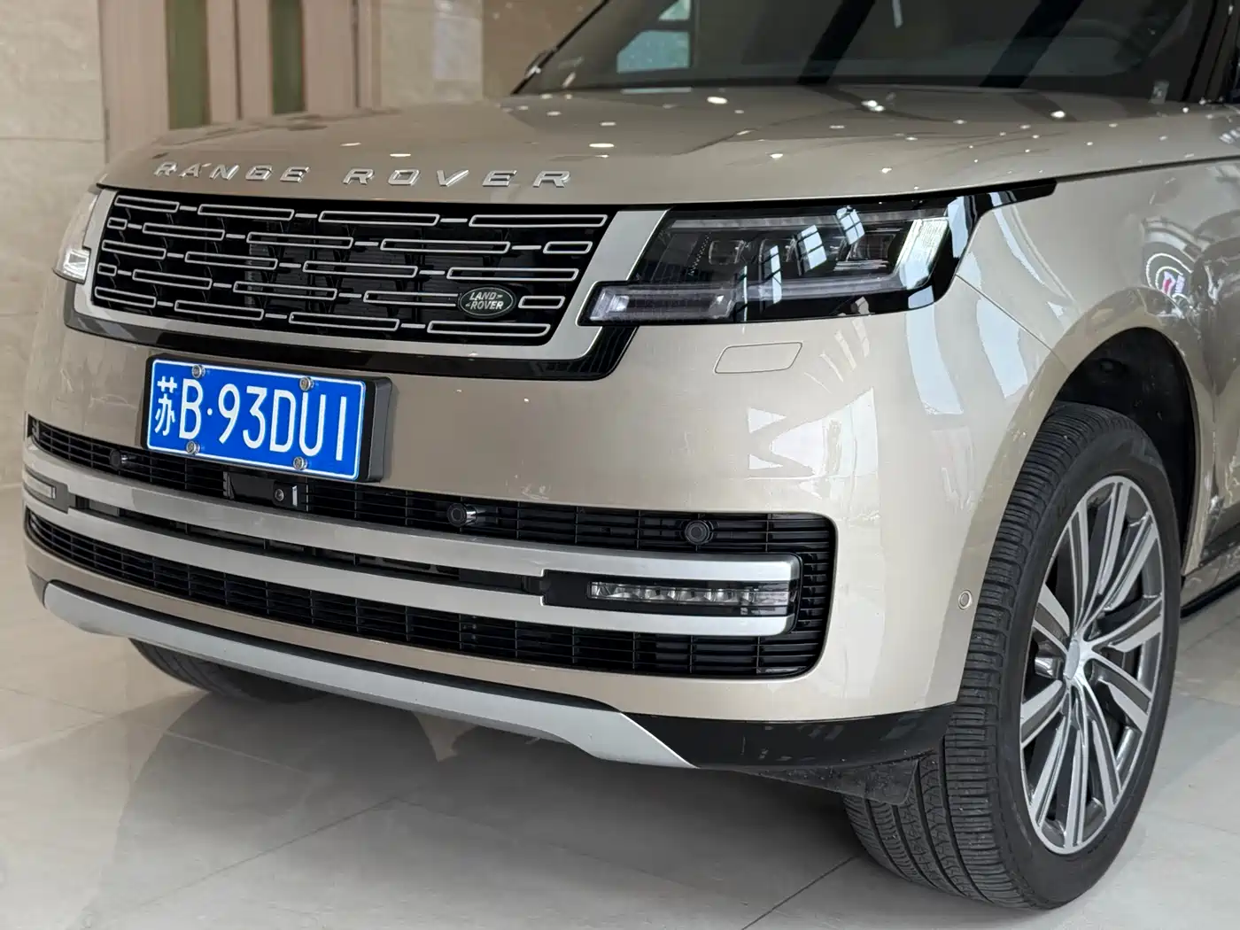 Land Rover Range Rover 2025 3.0 L6 400PS Genesis Extended Wheelbase фото 4