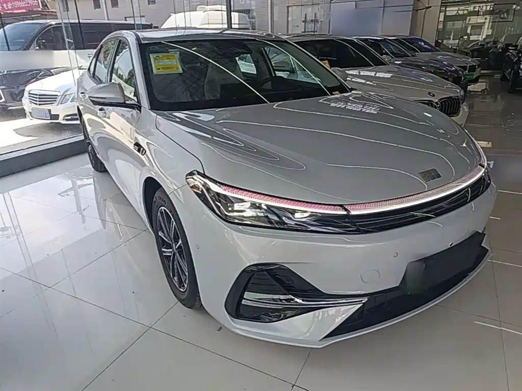 Geely Galaxy Galaxy A7 2025 EM-i 70km Voyage Edition фото 4