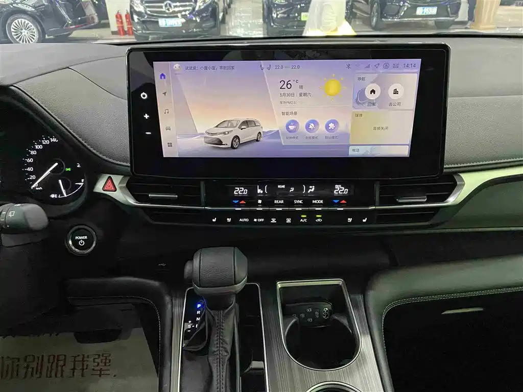 Toyota Sienna 2024 2.5L Hybrid 4WD Premium Edition фото 10