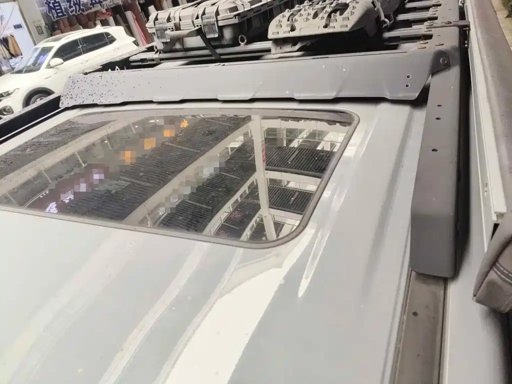 Photo 6 - Tank 300