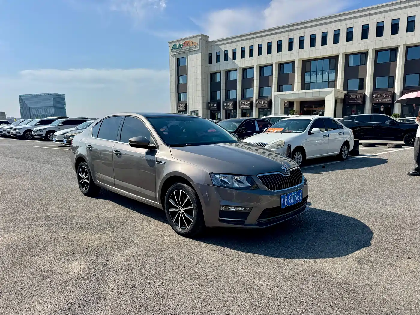 Škoda Octavia 2017 1.6L Automatic Smart Edition фото 3