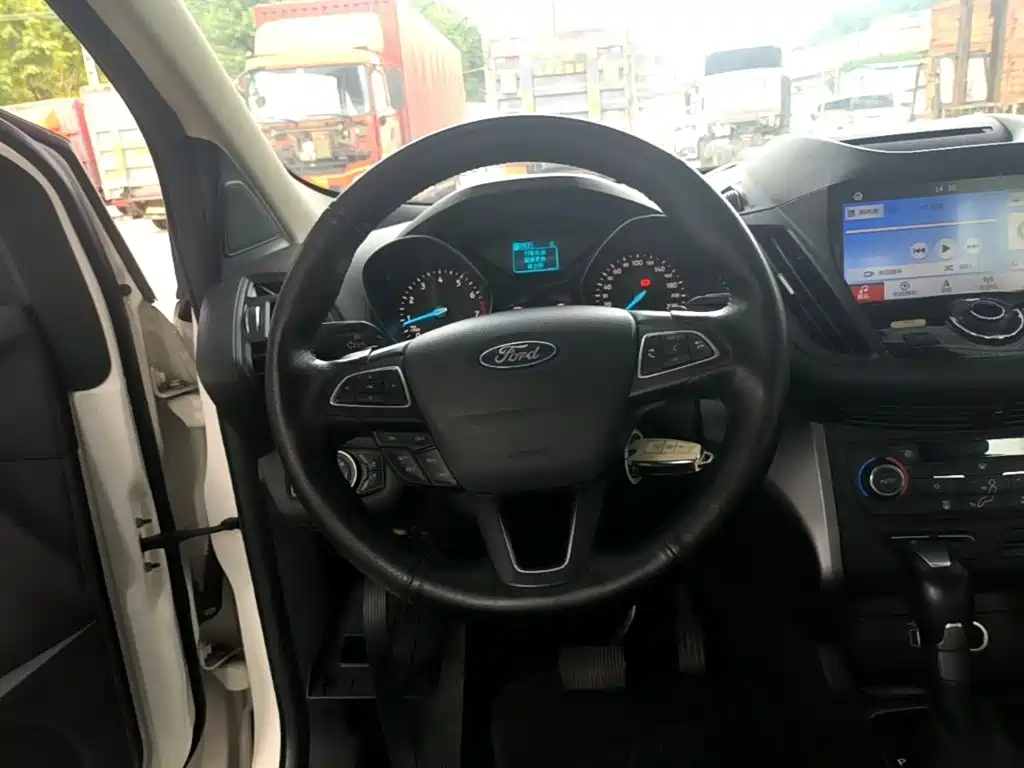 Фото 11 - Ford Kuga