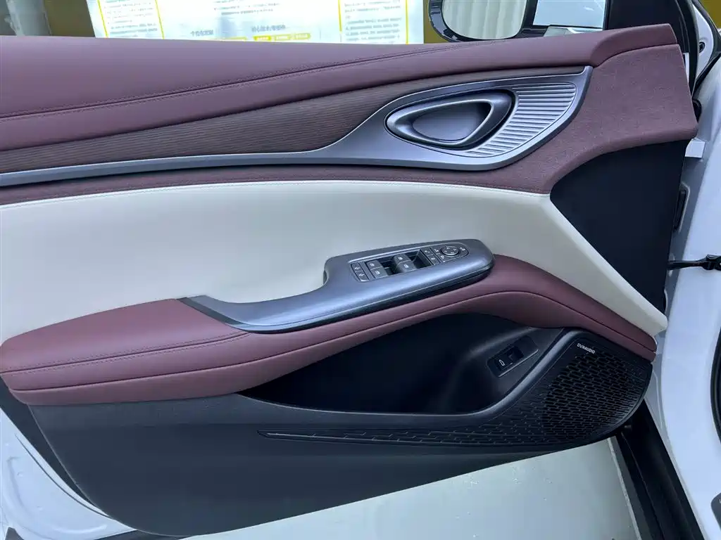 BYD Seal 2023 DM-i 1.5T 121km Flagship фото 16