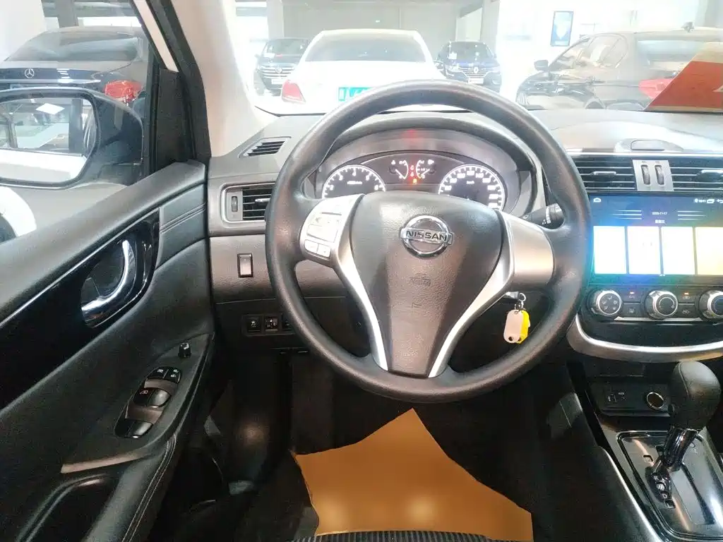 Nissan Tiida 2023 2023 1.6L CVT Cool Motion Edition