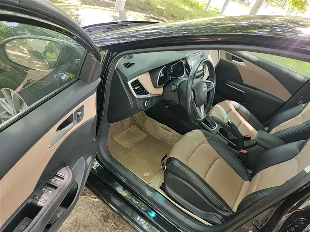 CHEVROLET CRUZE