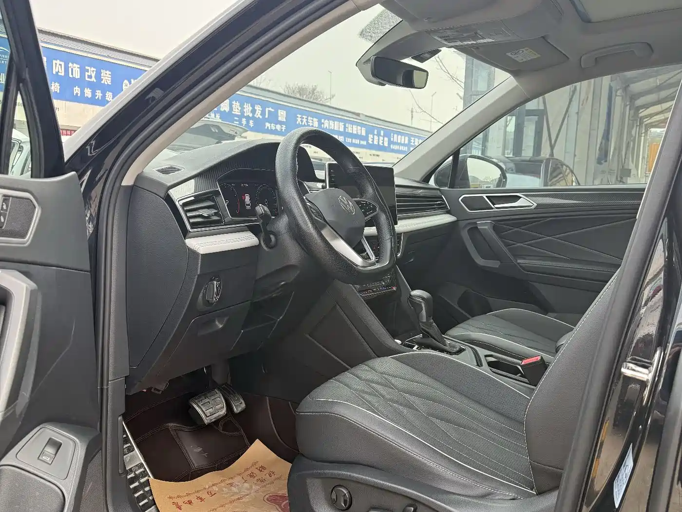 Volkswagen Tiguan L 2023 330TSI Auto 2WD R-Line Premium Edition фото 4
