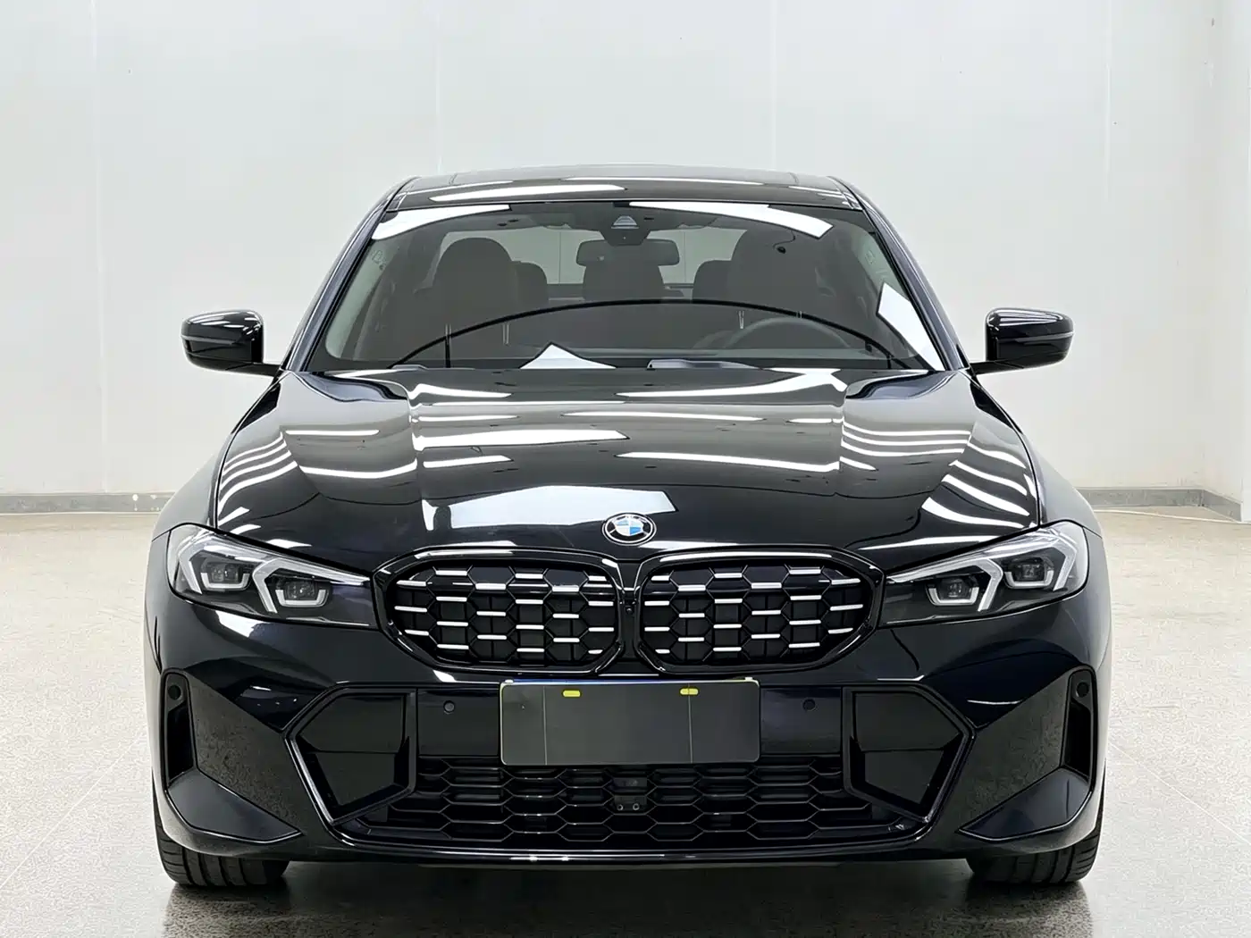 BMW 3 Series 2023 325Li M Sport Black Night Package фото 2