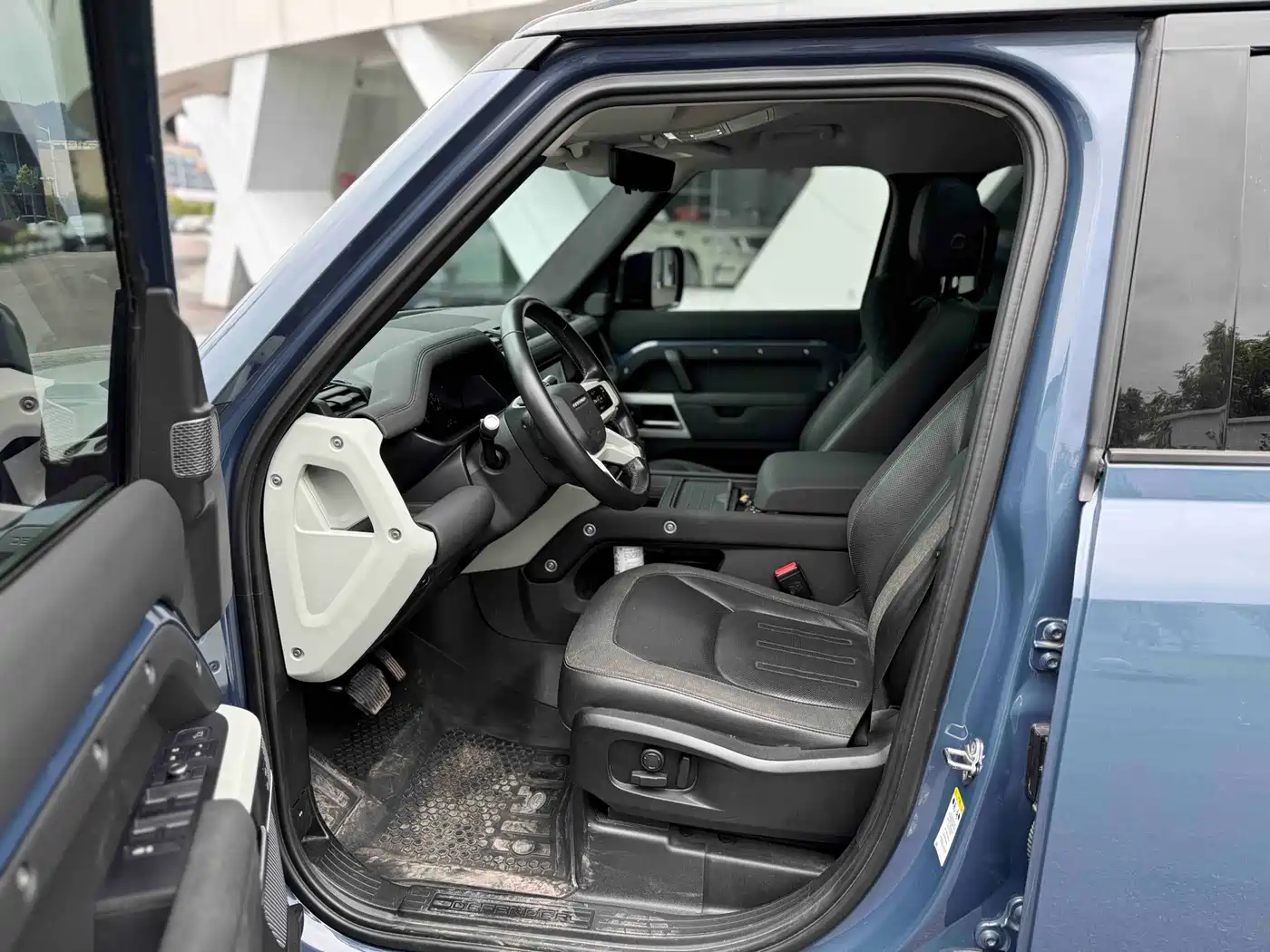 Land Rover Defender 2020 110 P400 Dark Special Edition фото 4
