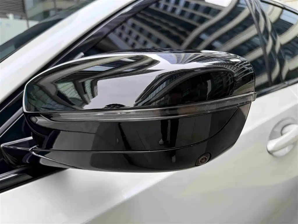 BMW 3 Series 2023 325Li M Sport Black Night Package фото 23