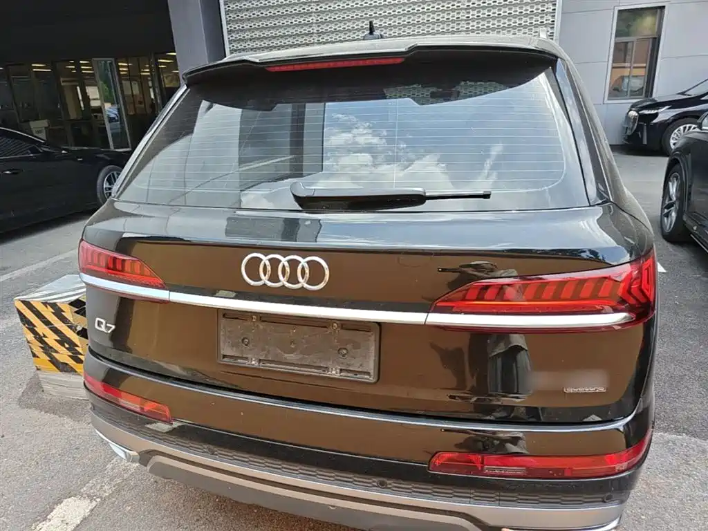 Audi Q7 2023 45 TFSI quattro S line Sport фото 6