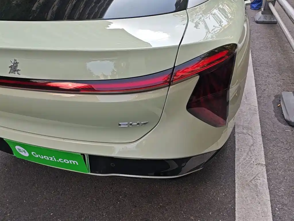 Hongqi EH7 2026 2025 690 Smart Selection Edition
