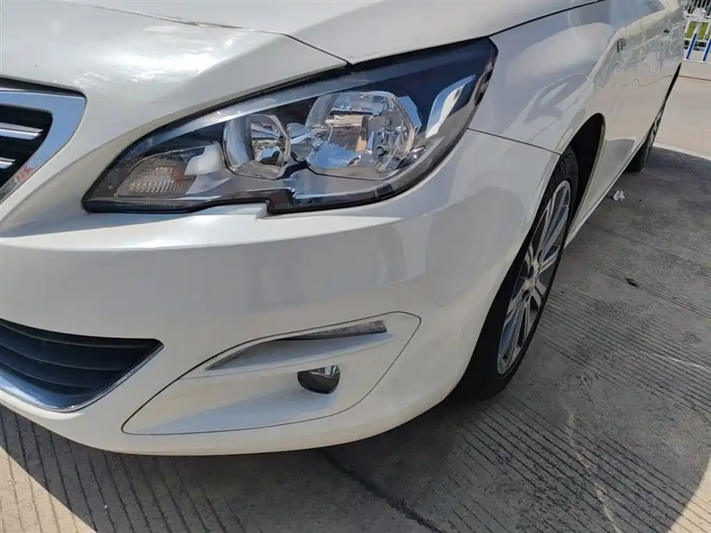 Peugeot 408 2015 Model 1.2T Automatic Luxury Edition фото 24