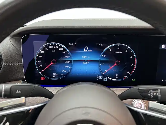 Фото 8 - Mercedes-Benz E-Class